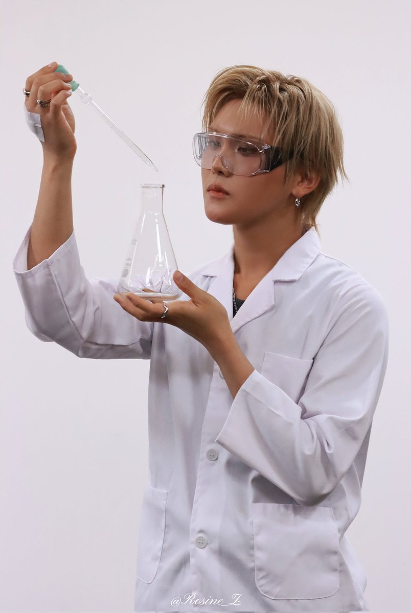 Rosine _Z tweet media