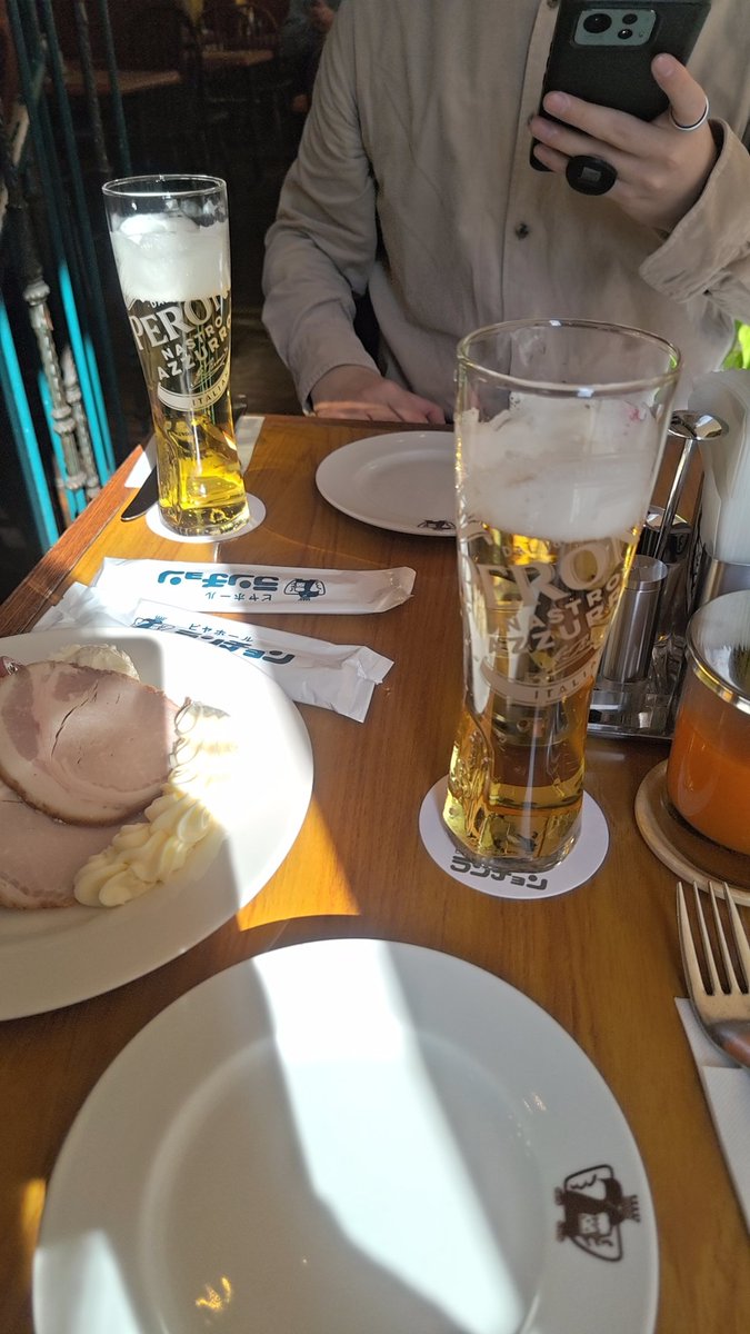 ランチョンでビール（ちょっと飲んだ）