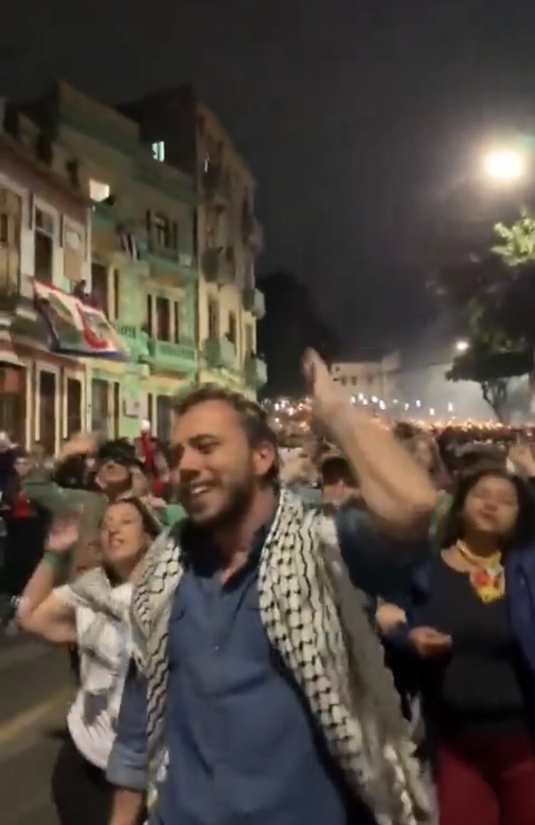 helena sampaio tweet media