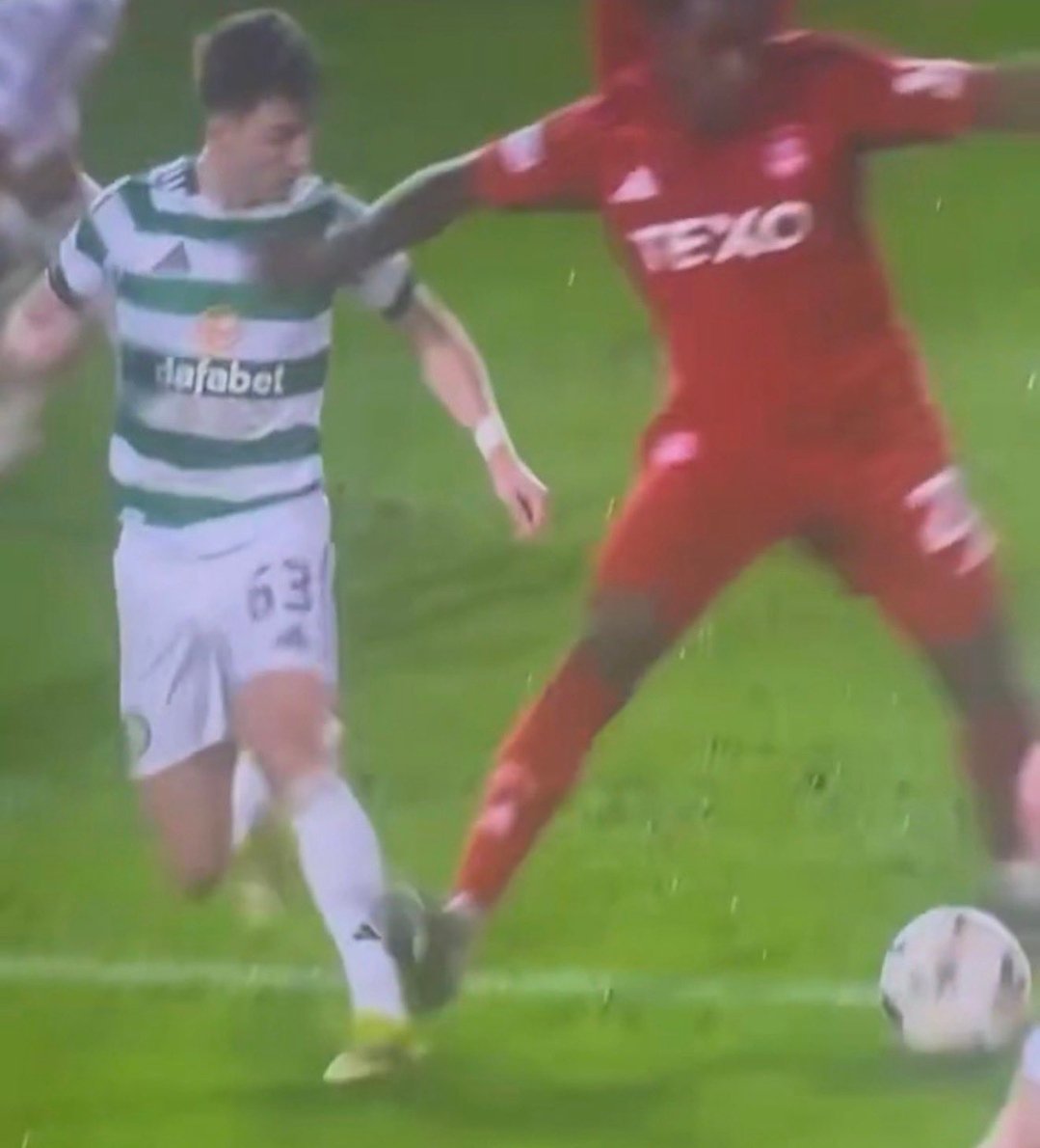 Hun-Occhio tweet media