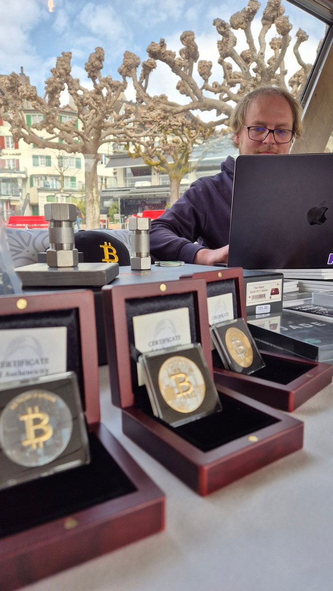 Dezentralshop tweet media