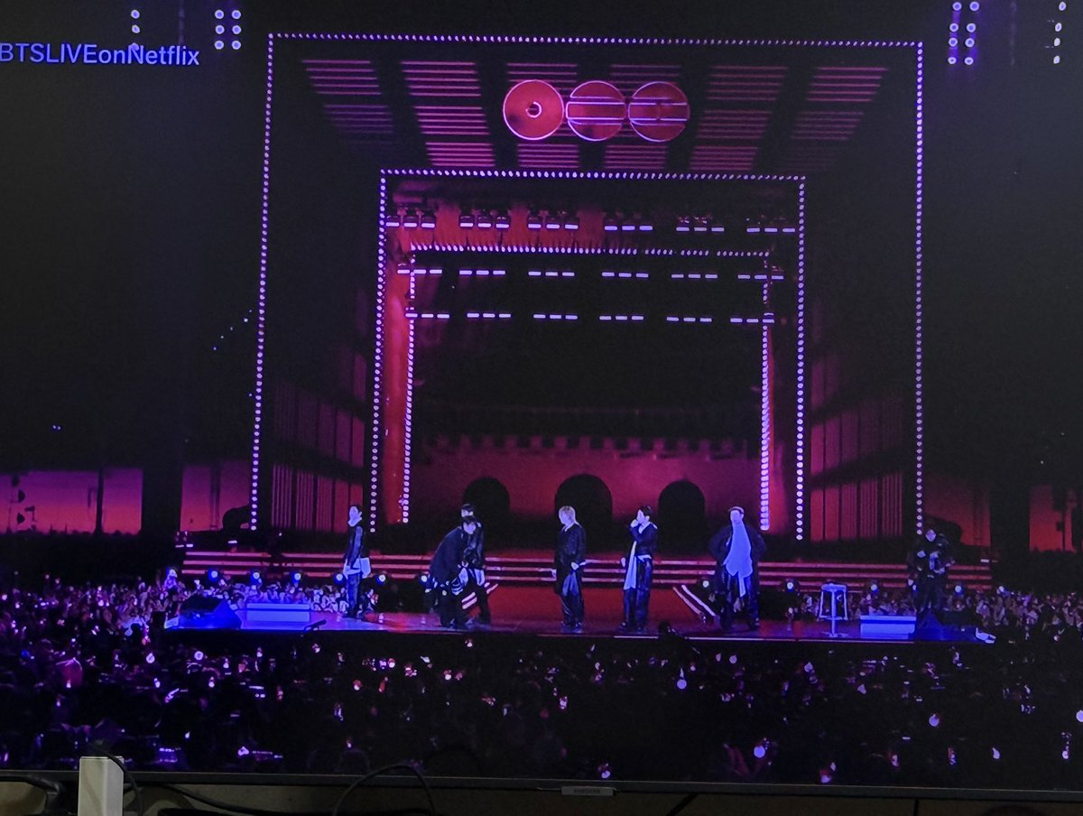 นั่งร้องไห้ของแท้ 🥹💜
คิดถึงบังทัน 7 คนมาก ๆ

#บังทันxNetflix  
#BTSLiveOnNetflix   
#BTS_ARIRANG #NetflixTH