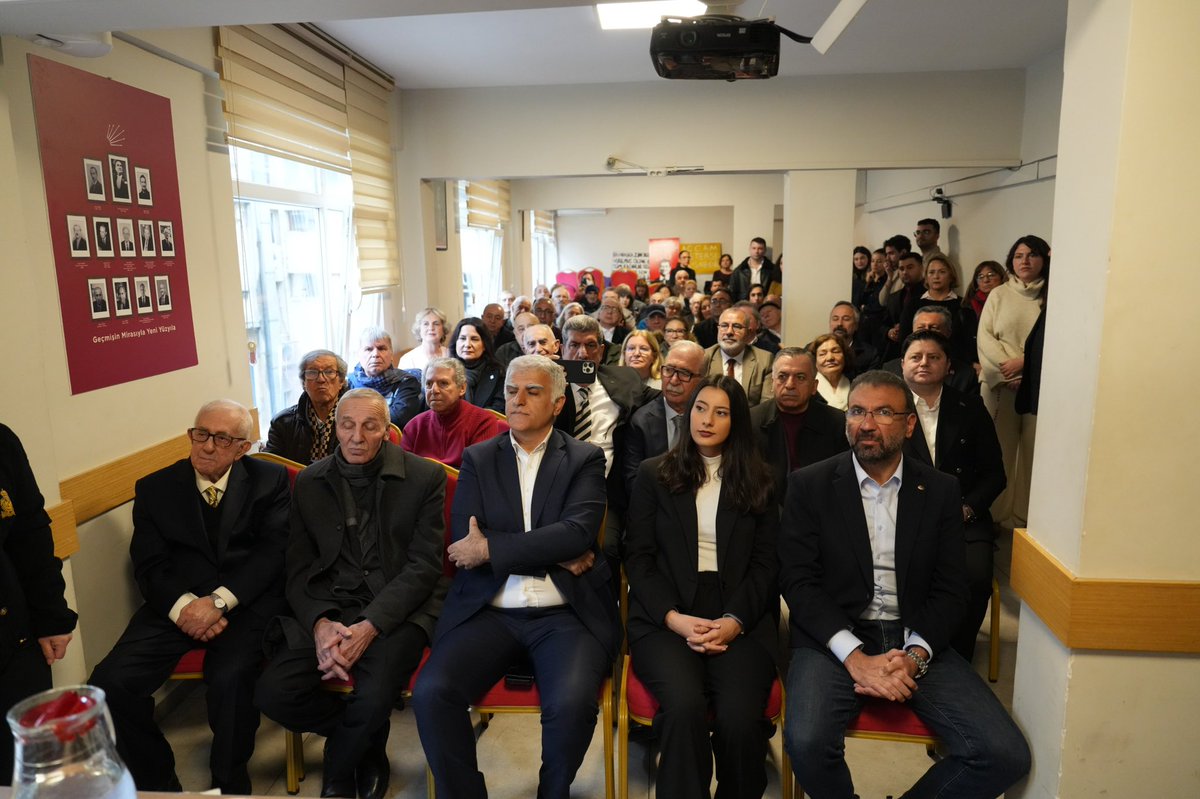 Kadıköy İlçe Başkanlığımızda, ilçe örgütümüzle birlikte bayramın ikinci gününde bir araya geldik.
Barışın ve adaletin sağlandığı özgür günlerde buluşma umuduyla mücadelemizi sürdüreceğiz.