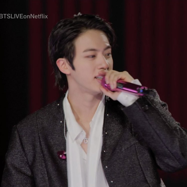 seokjinfile's tweet photo. THE FOREHEAD https://t.co/AOZPhf70Gt
