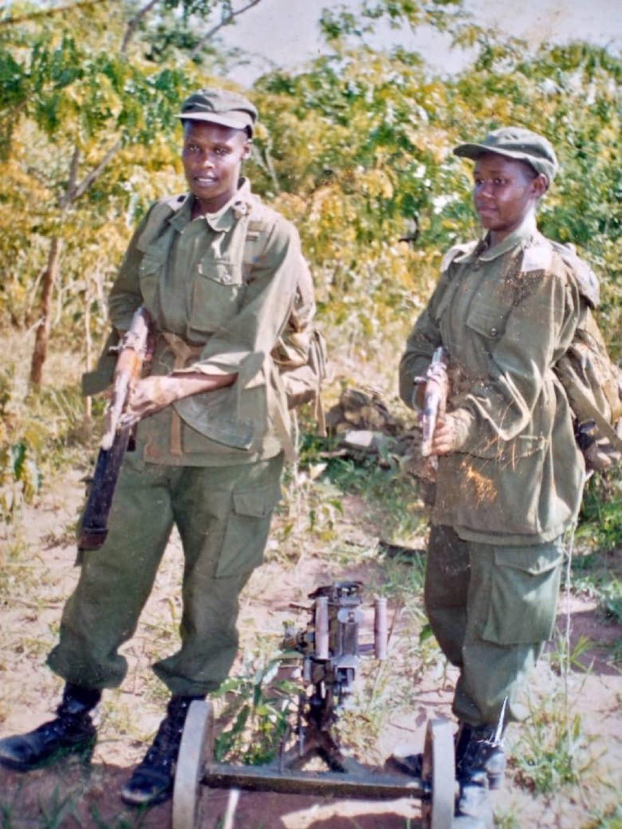 Kukundakwe96650's tweet photo. Who are the people in this picture?

guess them right and win yourself a 🫂 https://t.co/4eKsbO39zV