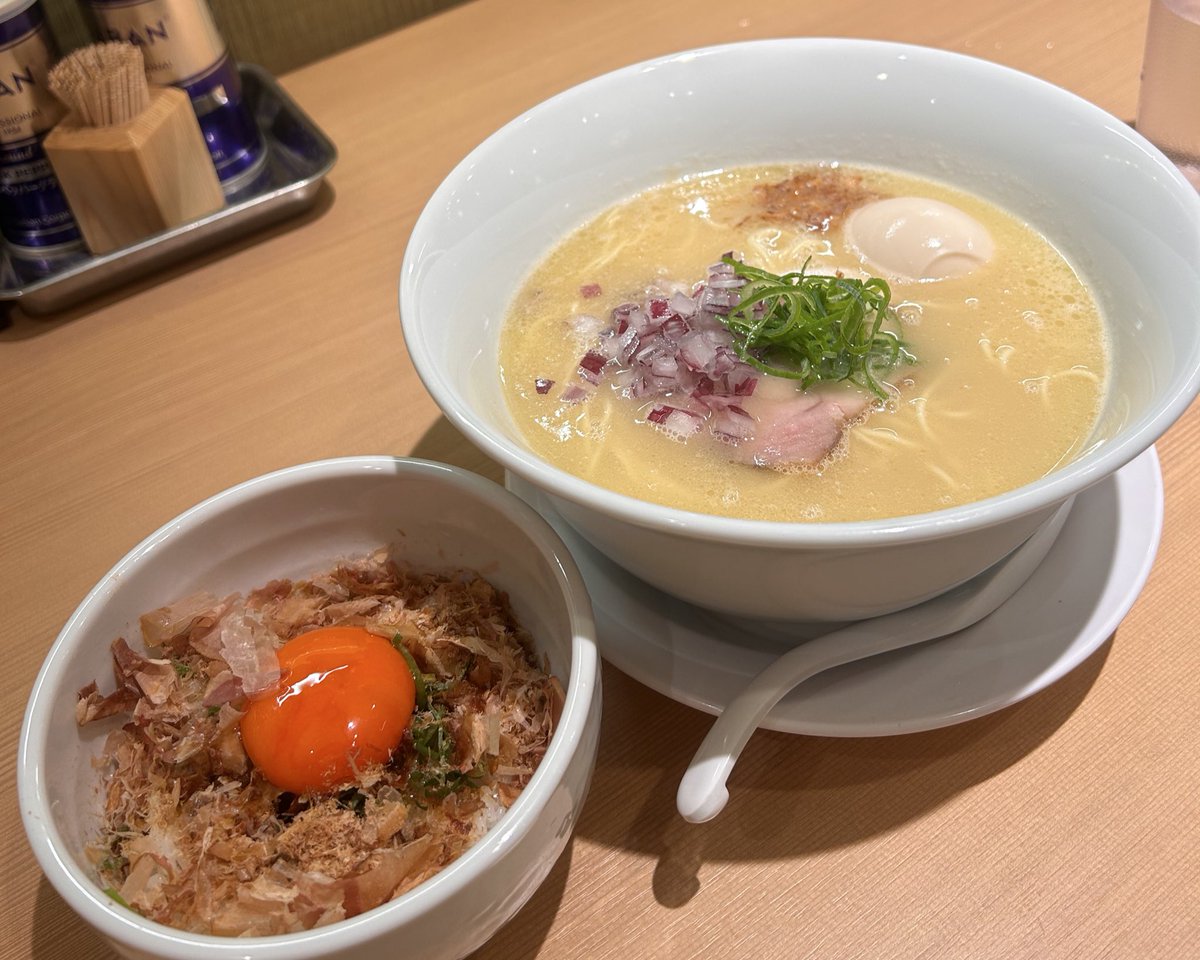 こおり tweet media