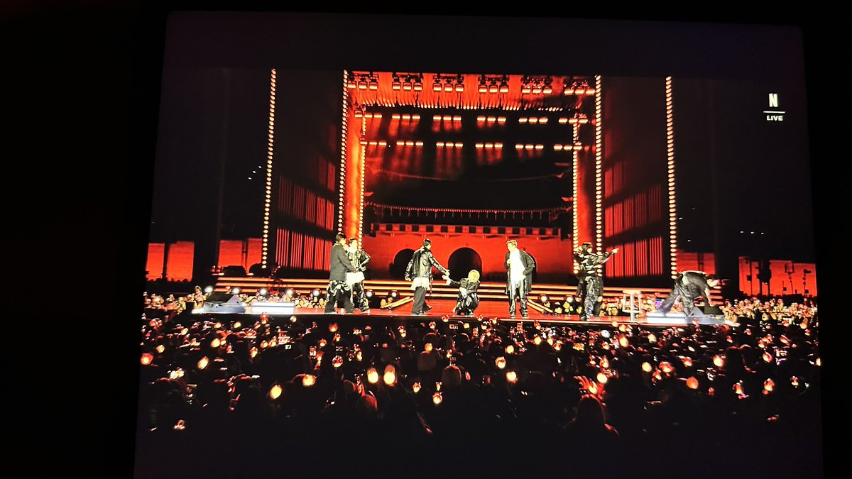 joyuha's tweet photo. The best sight in the world!! #BTS_ARİRANG #BTSARİRANG #BTS @BTS_twt https://t.co/AWvtaj39AJ