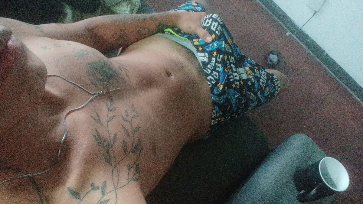 renjose3567's tweet photo. Antes y después de la ducha... Que rico es empezar el día caliente. 🔥🍆😜😏😈🤤 https://t.co/FlyN2JVkAi
