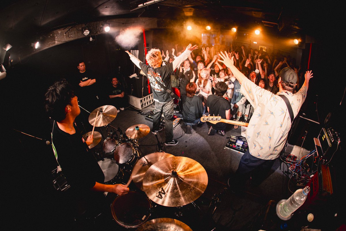 dbx_official's tweet photo. 2026.3.21
「KUZIRA 
"Smoke Life Away Tour 2025-2026”」
at 沖縄output

ありがとうございました！

#KUZIRA
#dustbox

photo by @naoto_iwabuchi_ https://t.co/VDHc2xCDHA