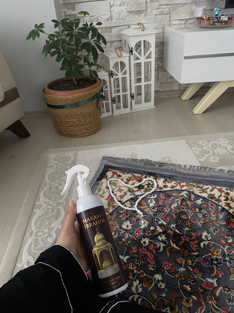 أسماء tweet media