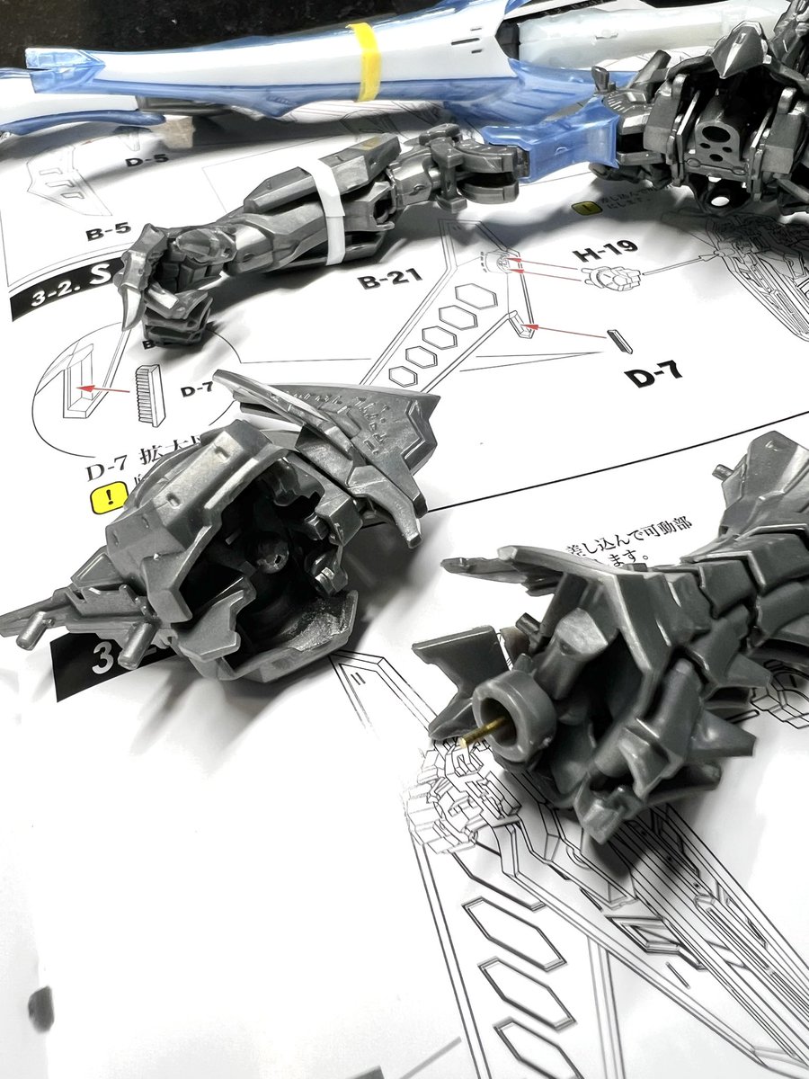 めらたろう tweet media