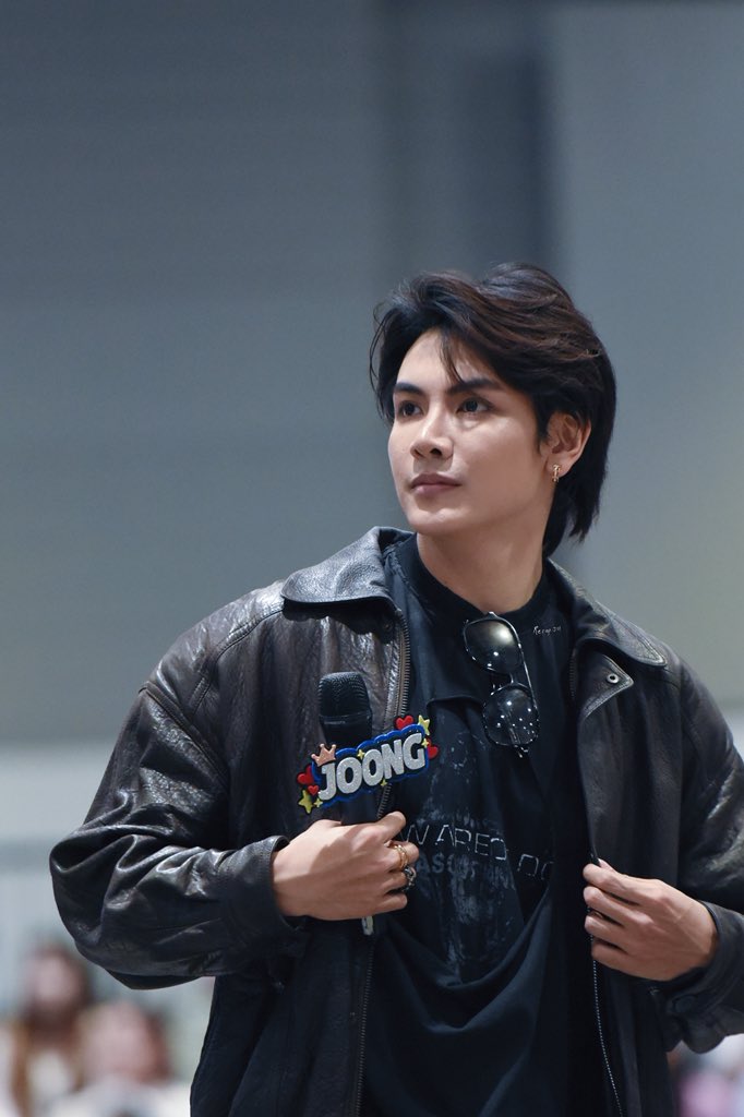 ReCapJoyful's tweet photo. วันนี้เป็นพี่จุงสุดหล่อวัย 2.5 แล้ววว🖤

JOONG 25TH BIRTHDAY PARTY

#ไม่จุ๊บไก่ไม่จุ๊บม้าวันเกิดปีที่25ขอจุ๊บจุง
#จุงอาเชน #JoongArchen https://t.co/wAl1A59zeS