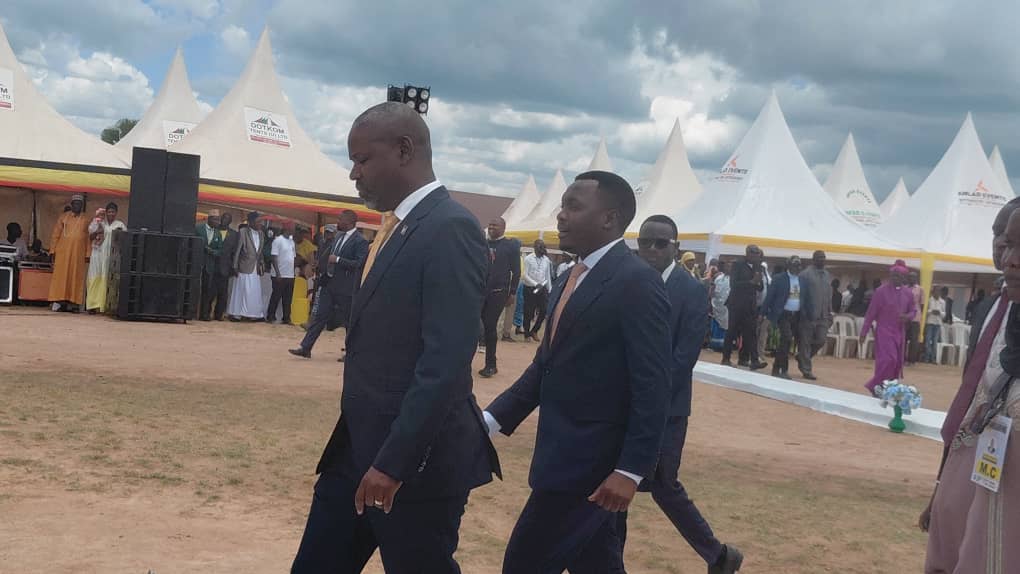 AruaCityJournos's tweet image. Arrival of the guest of honor is Deputy Speaker of Parliament Rt. Hon. Thomas Tayebwa at the Thanksgiving ceremony of Alionzi Lawrence aka Dangote the Mayor Elect Arua City 

📸 Adiga Robert 
#acjanews #thanksgiving #aruacityupdates