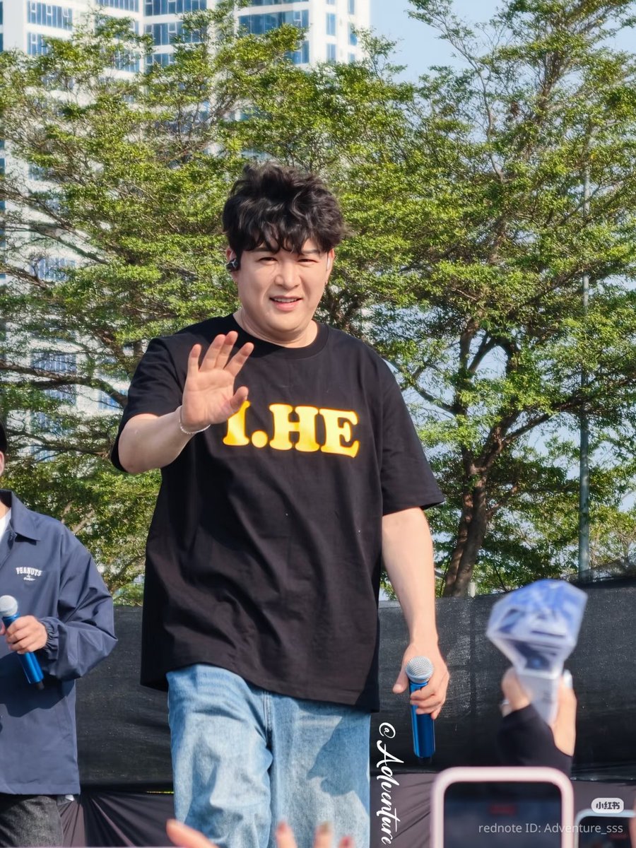 heechulxteukie's tweet photo. HIIII @ShinsFriends😭💙💙💙💙💙
https://t.co/dzfqO5Sh1K https://t.co/HnwXm4y3da