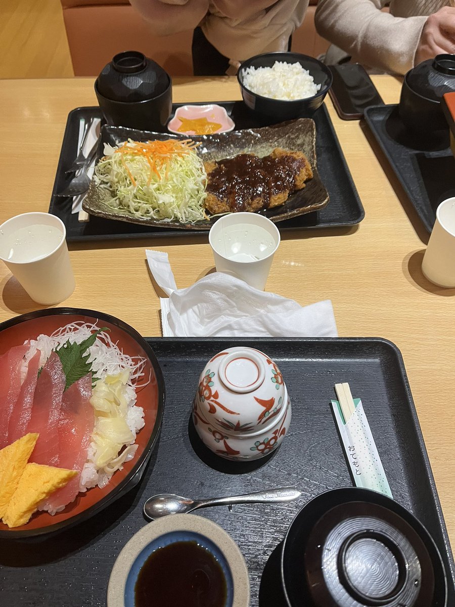 urusiharatarou's tweet photo. 大垣の湯の城きた♨️
ぎふでは珍しく海鮮がおすすめで、今日はまぐろ丼を食べ��けど普通にうまかった。
一緒に頼んだ味噌カツもボリュームあって満足。
お風呂あがりにこういうごはん食べられるの、やっぱり良いな。
#湯の城 #大垣 #岐阜グルメ #温泉 #海鮮 https://t.co/dQbBAJVuEA