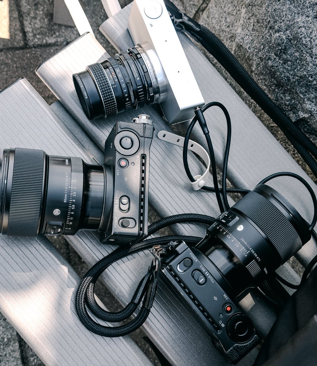 右のShiftキー tweet media