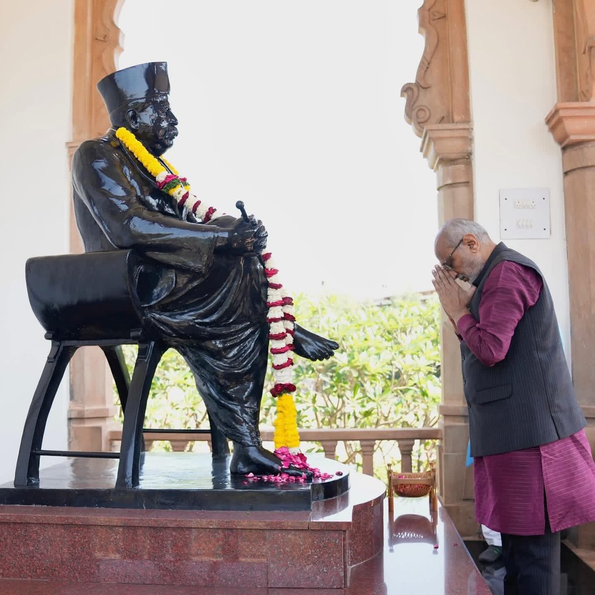 Shri Guruji Rss Vice President Shri CP Radhakrishnan offered tributes to RSS Founder Dr ...