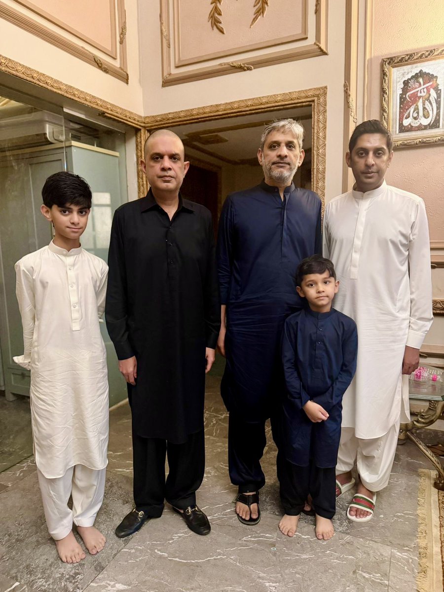 شکر الحمدللہ، عمرہ کی سعادت حاصل کرنے کے بعد وطن واپسی پر والدہ، بچوں اور اہلِ خانہ کی محبت بھری مبارکباد۔