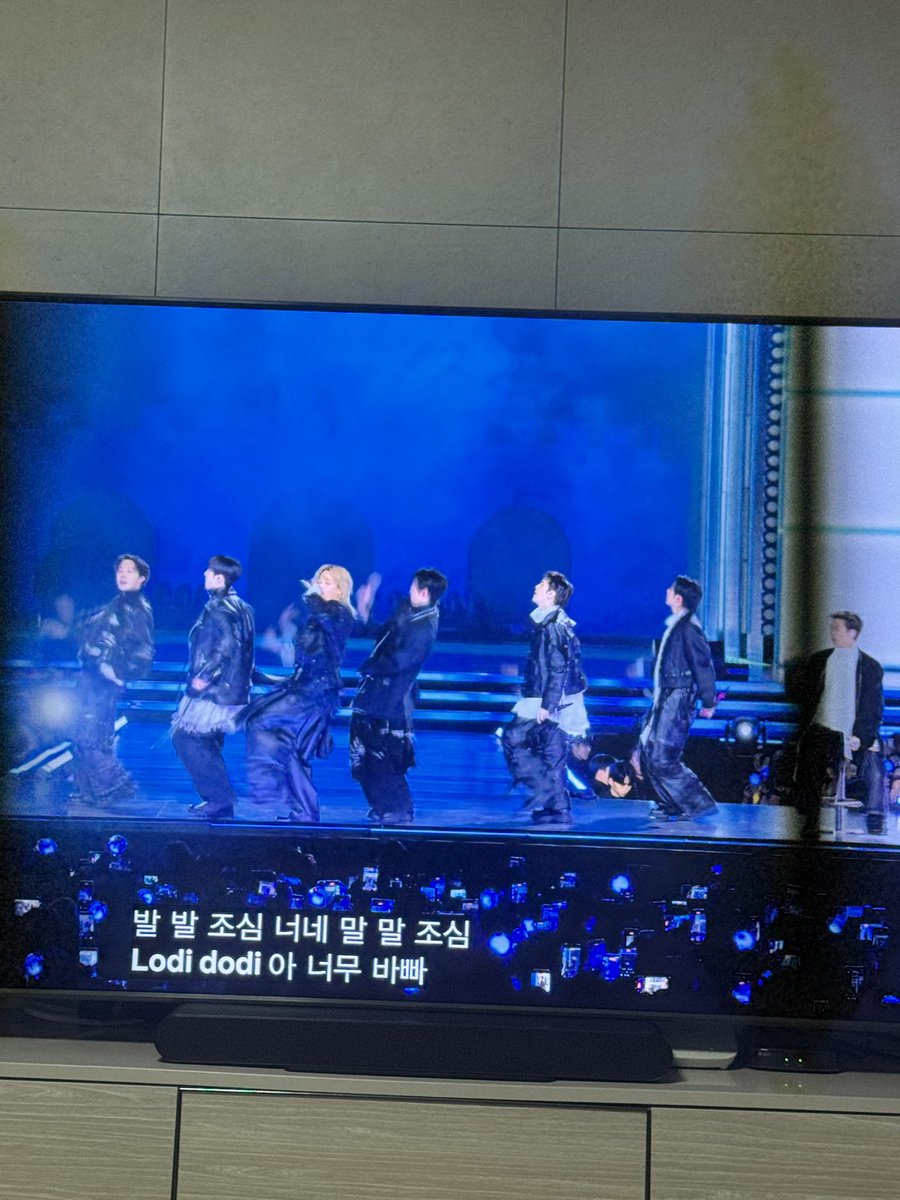 Jintang_'s tweet photo. 방구석에서 오랜만에 울컥,, https://t.co/Hri9jOp9oU