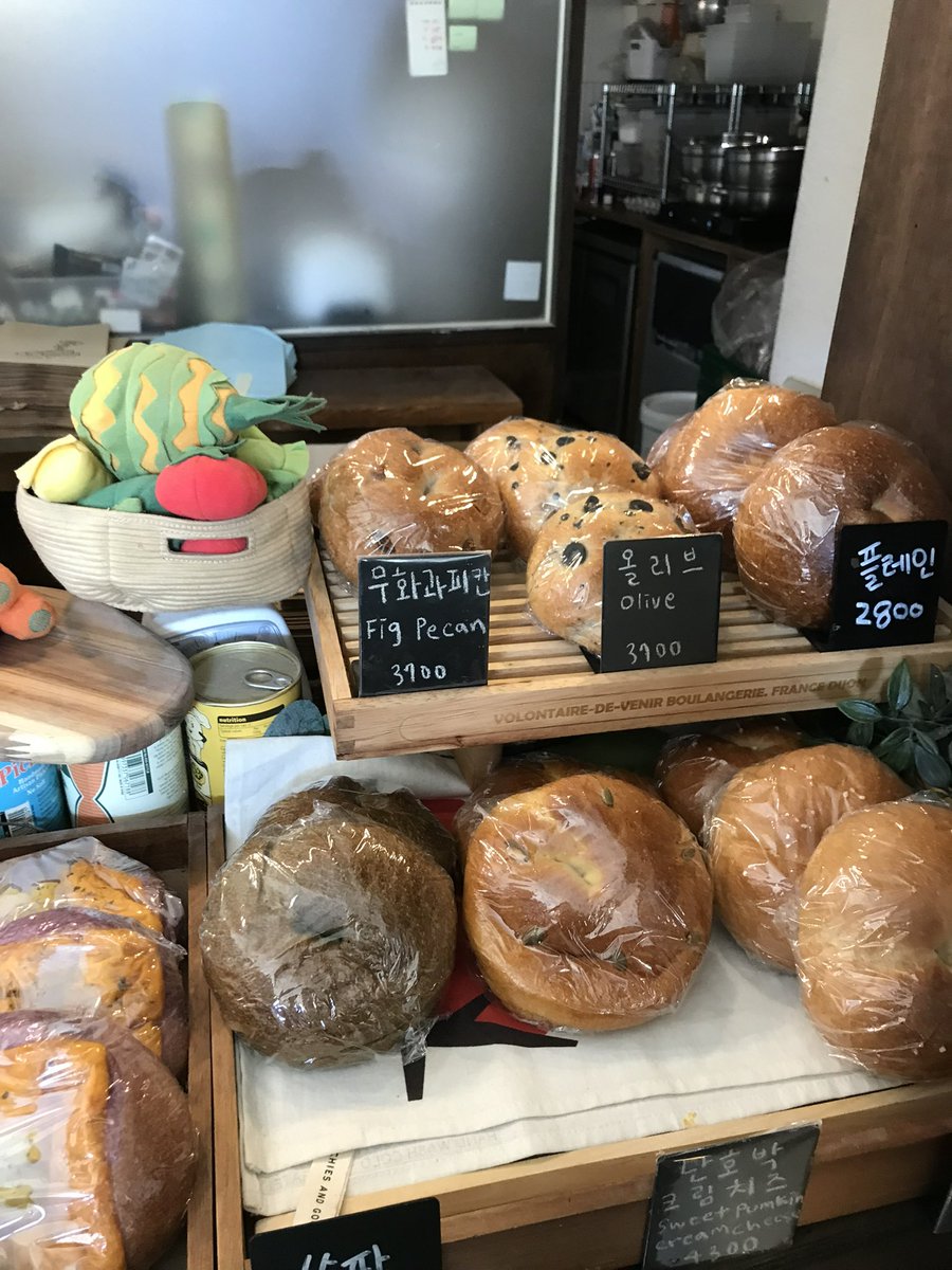 myfavdateis's tweet photo. 망원 빵투어 다녀왔어욥 🌸🥯
1등은 하나팡의 명란소금빵!! https://t.co/pKKVB2kA11
