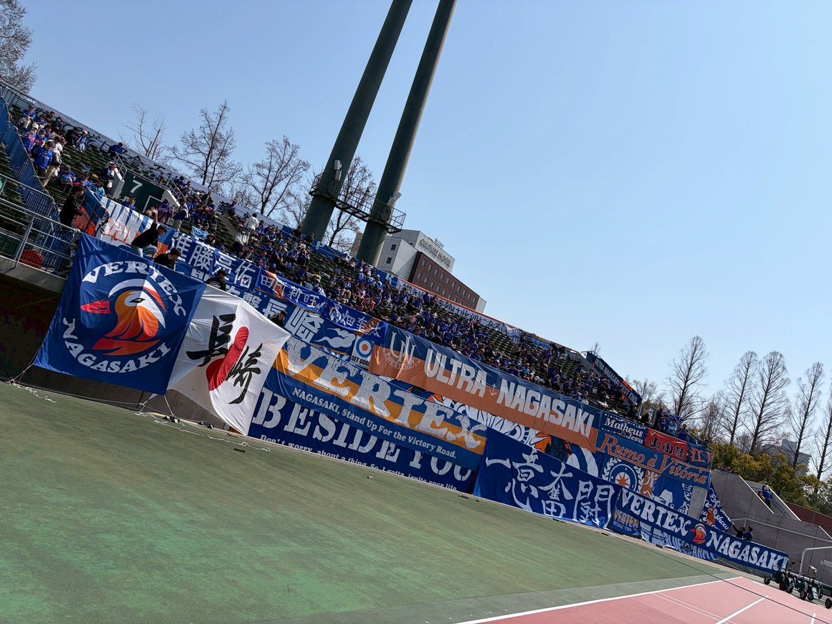 2022VERTEX's tweet photo. 【アウェイ岡山】
苦手意識のあるアウェイ岡山で後半ATの決勝弾。
難しい試合展開でしたが、最後まで諦めずに応援の声が途切れなかったのは良かったです。3連戦皆様お疲れ様でした！

次の清水戦で100年構想リーグも折り返し。次もいい準備をして最高の雰囲気で後押ししましょう！
#vvaren https://t.co/0HvEBNn44C