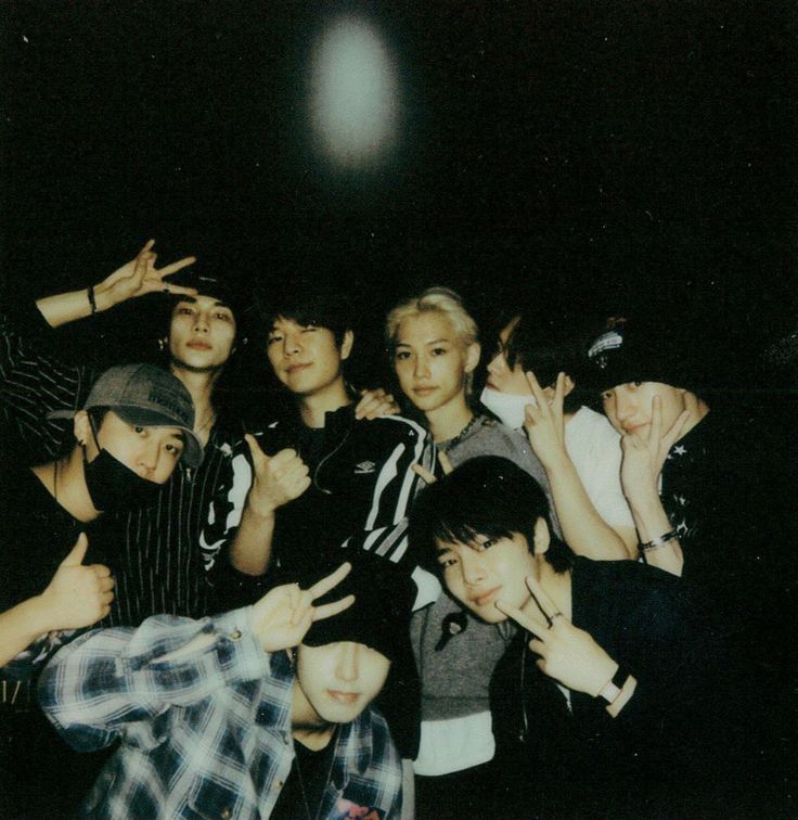 SKZ Crave tweet media