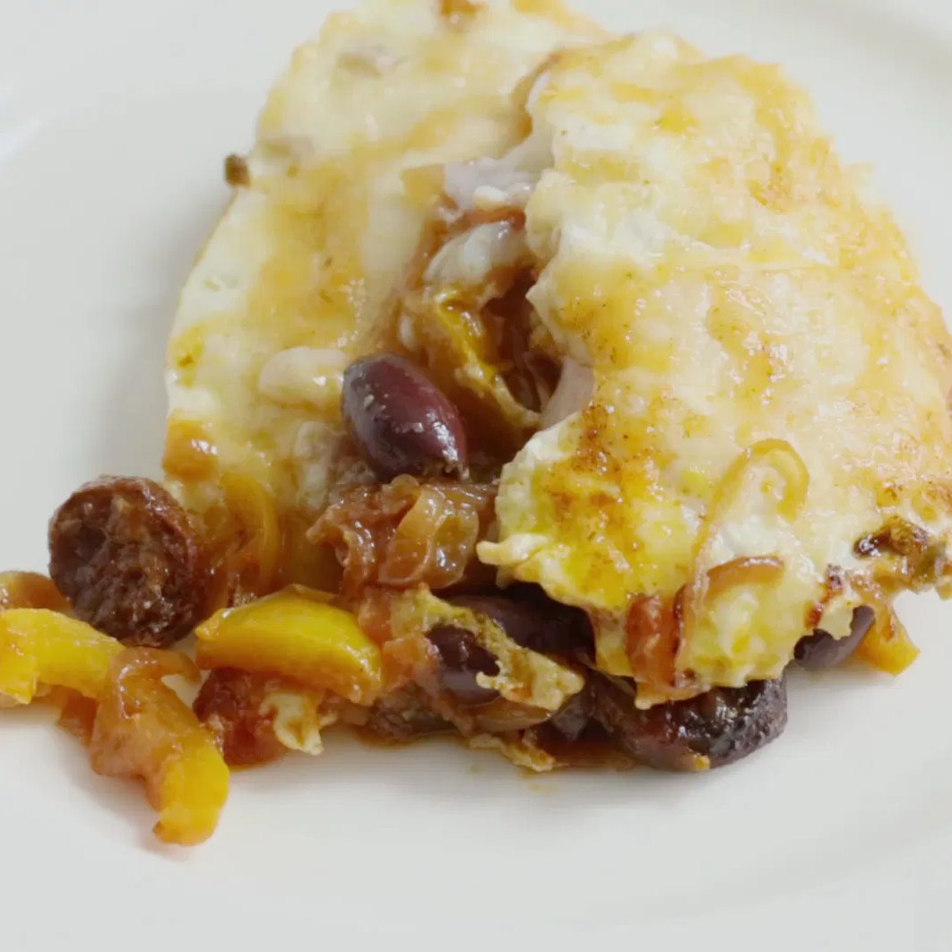 DeliaOnline's tweet image. Recipe of the Day: Eggs Basque⁠
⁠
🥚 Today’s Recipe of the Day has a Spanish theme as comes from the Basque region with the eggs are baked on a base of onions, garlic, peppers and chorizo sausage and topped with bubbling cheese.

⁠deliaonline.com/recipes/intern…
#recipeoftheday #eggs