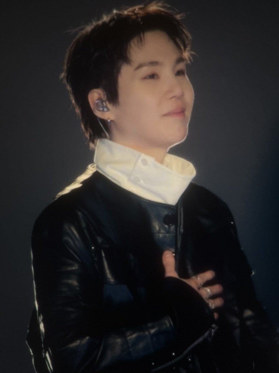 camlovesyoongi's tweet photo. HES SO PRETTY https://t.co/3XJXZ8XRwd
