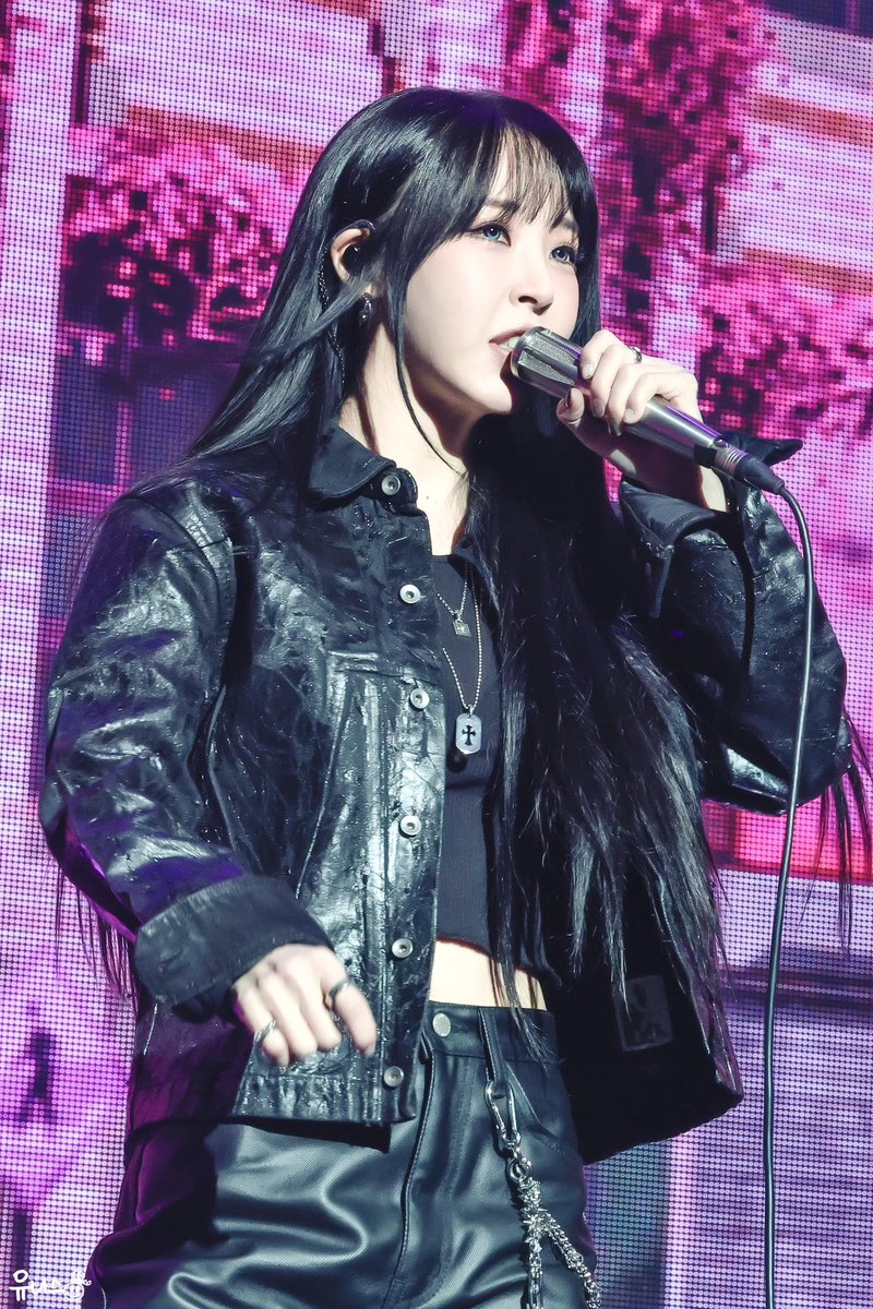 mochirabbit0221's tweet photo. 260321 MUSEUM: village of eternal glow

락스타🎸🖤

#마마무 #MAMAMOO #문별 #MOONBYUL https://t.co/snmfNU3Ibi