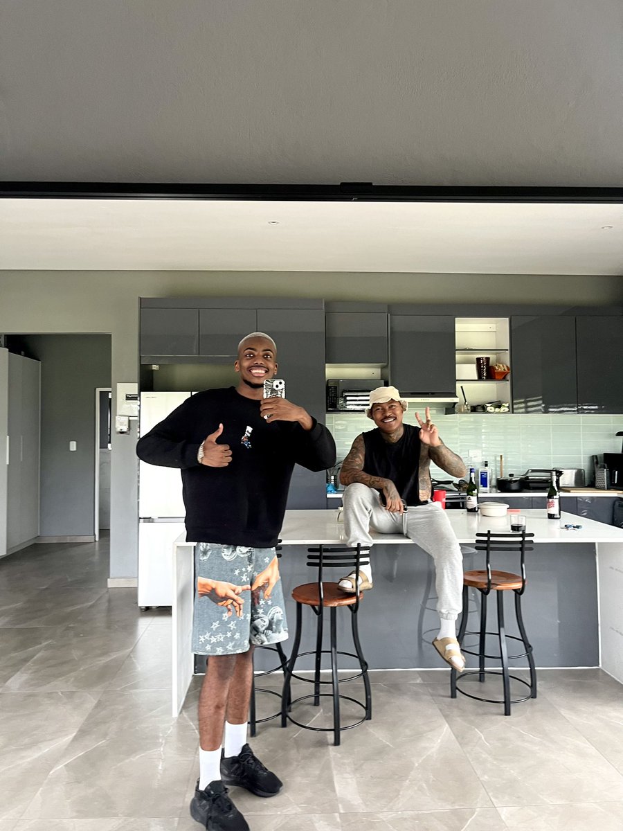 Justcallmesaucy tweet media