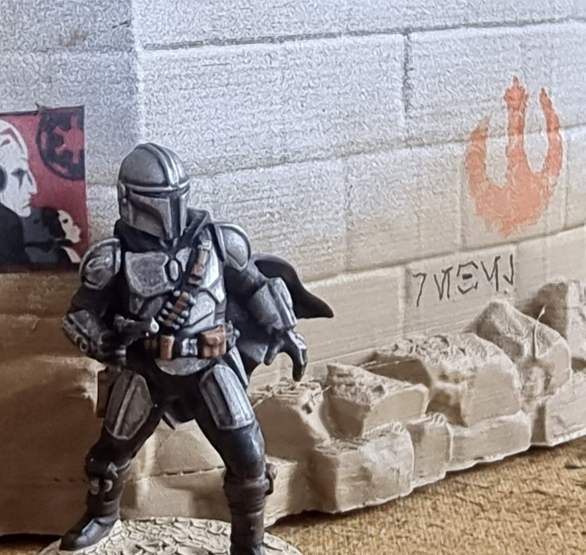 SabreWargaming's tweet photo. Maul and a team of Pykes move to claim a valuable asset. Opposite them, a group of rebels with armoured support also move in, their motivations unknown. The asset was guarded by a tenacious droid and skilled Mando. After a violent struggle, the Shadow Collective prevailed #SWL https://t.co/5t5P5Qh8vo