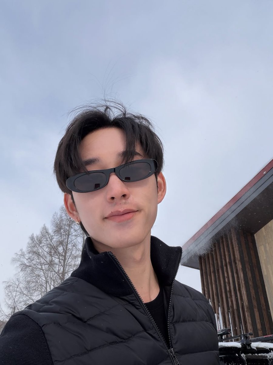 𝖤𝗌𝗍. tweet media