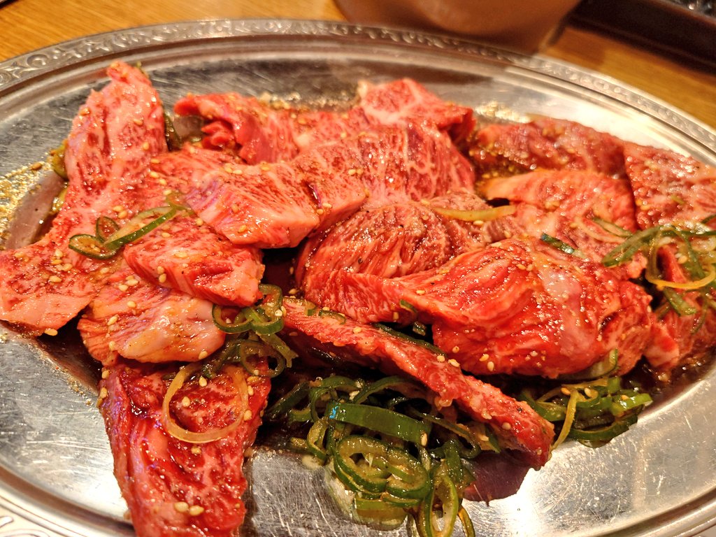 20年前まで働いていた会社の近くの焼肉屋さんが今月末で店を閉めるとのことで誘われて最後に行ってきました！
20年前に辞めてるのに未だに誘ってくれる当時の同僚には感謝だし、会うと昔の思い出が蘇ってくる😂
あの頃はまだ若かったなぁ