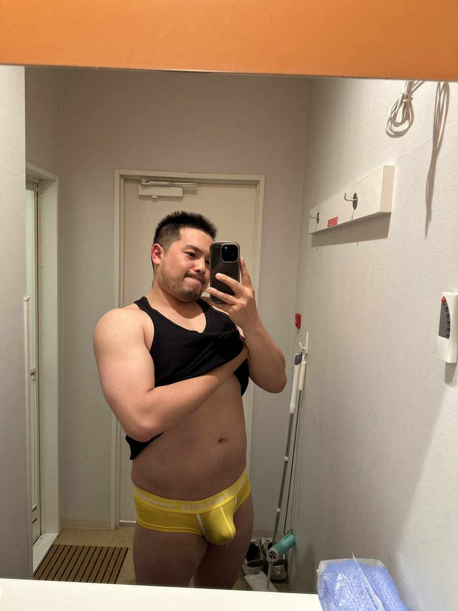 今日もジムに行ってきた！
今日は背中と腕💪
9日間連続のジムはキツかったけど、頑張った☺️
明日はオフだし、今日は夜出かけるから楽しみ😊