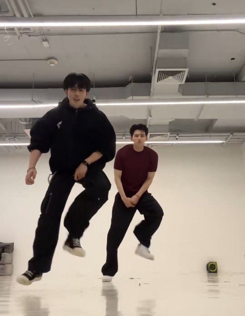 Chew ☾ tweet media