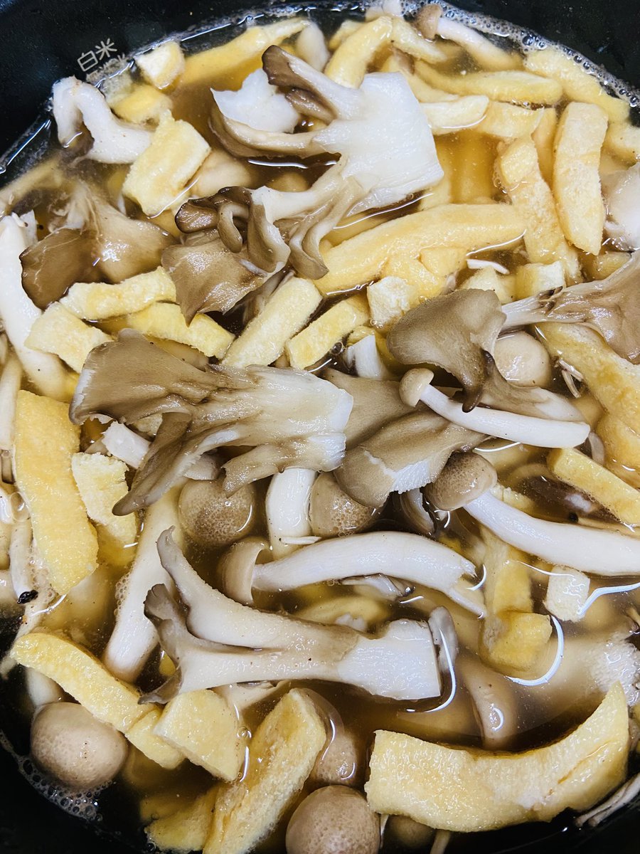 YJonlyyoojun's tweet photo. おうちごはん🍚🥢
きのこ🍄‍🟫炊き込みご飯
牛肉もやし炒め🥩 https://t.co/kOkd2RVKCJ