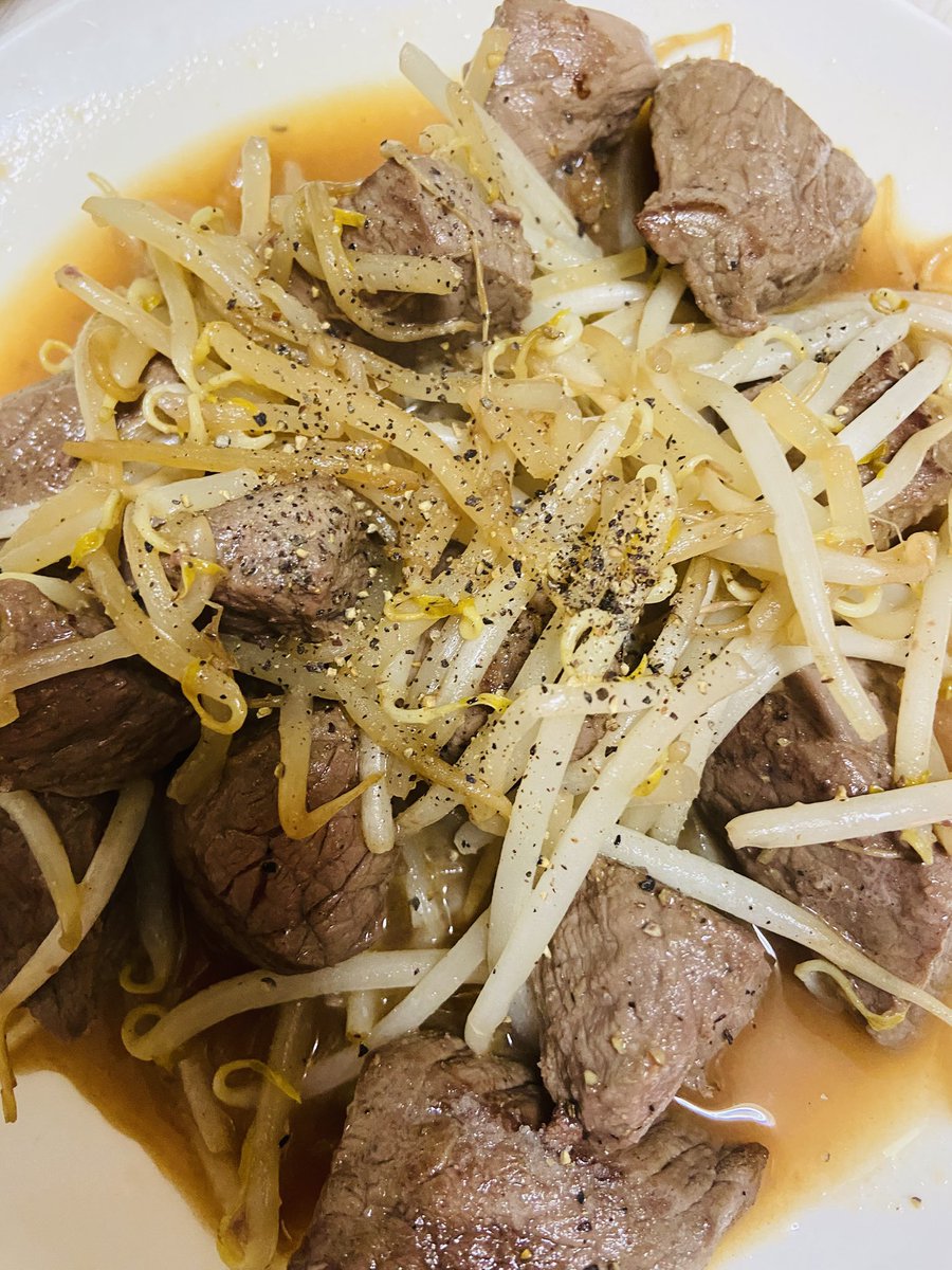 YJonlyyoojun's tweet photo. おうちごはん🍚🥢
きのこ🍄‍🟫炊き込みご飯
牛肉もやし炒め🥩 https://t.co/kOkd2RVKCJ