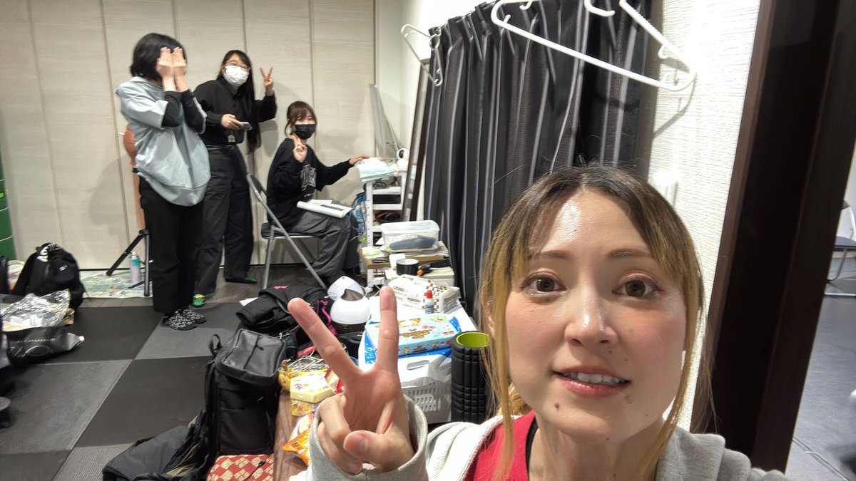 peteru_project's tweet photo. 📆金ペテ十一話カウントダウン📆

✨🌟本番まであと20日🌟✨

金稼ぎのダビー役、宮間里桜です🌸
稽古は始まって相変わらず和気あいあいと進んでます‼️

①ダビー一行
②レポリス姉妹
③裏方がんばる新人ちゃんズ

気が付けば随分人が増えました❤️
もっともっと #金稼ぎのペテル をみんなで盛り上げていきますよ✨

お席はもしかしたら隙間あるかも？？
迷ったらDMかリプしてね💗

 #金ペテ の世界に沢山の人といけますように🔥

 #名古屋リアクト 
 #KINPETESTUDIO