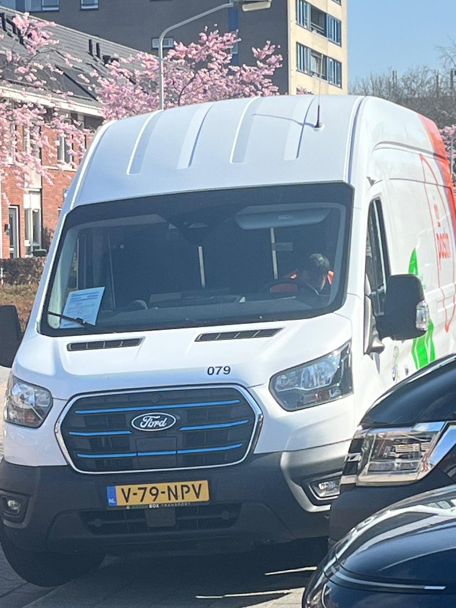 LPPlays6's tweet photo. Voor de mensen die op hun pakketje wachten in Papendrecht @PostNL #zzzzzzz #slapentijdenswerk https://t.co/5UMkI5nkxb