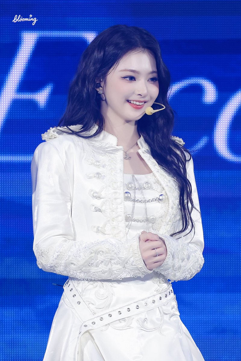 Blooming_F9 tweet media