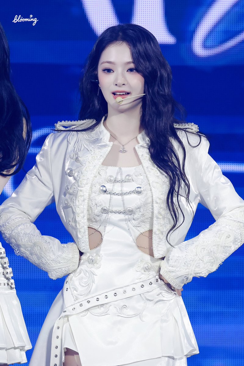 Blooming_F9 tweet media