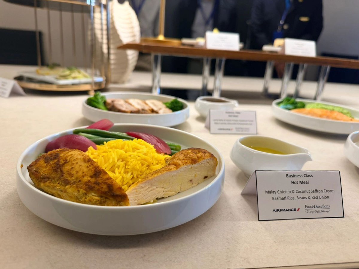 Gate7aviation's tweet image. Air France a accueilli 15 représentants de la presse et des médias basés à Johannesburg pour une expérience exclusive en coulisses de la classe affaires d'Air France. 
Au menu, plats gastronomiques , confort à bord de l'Airbus #A350 vaisseau amiral de la flotte #AirFrance,,