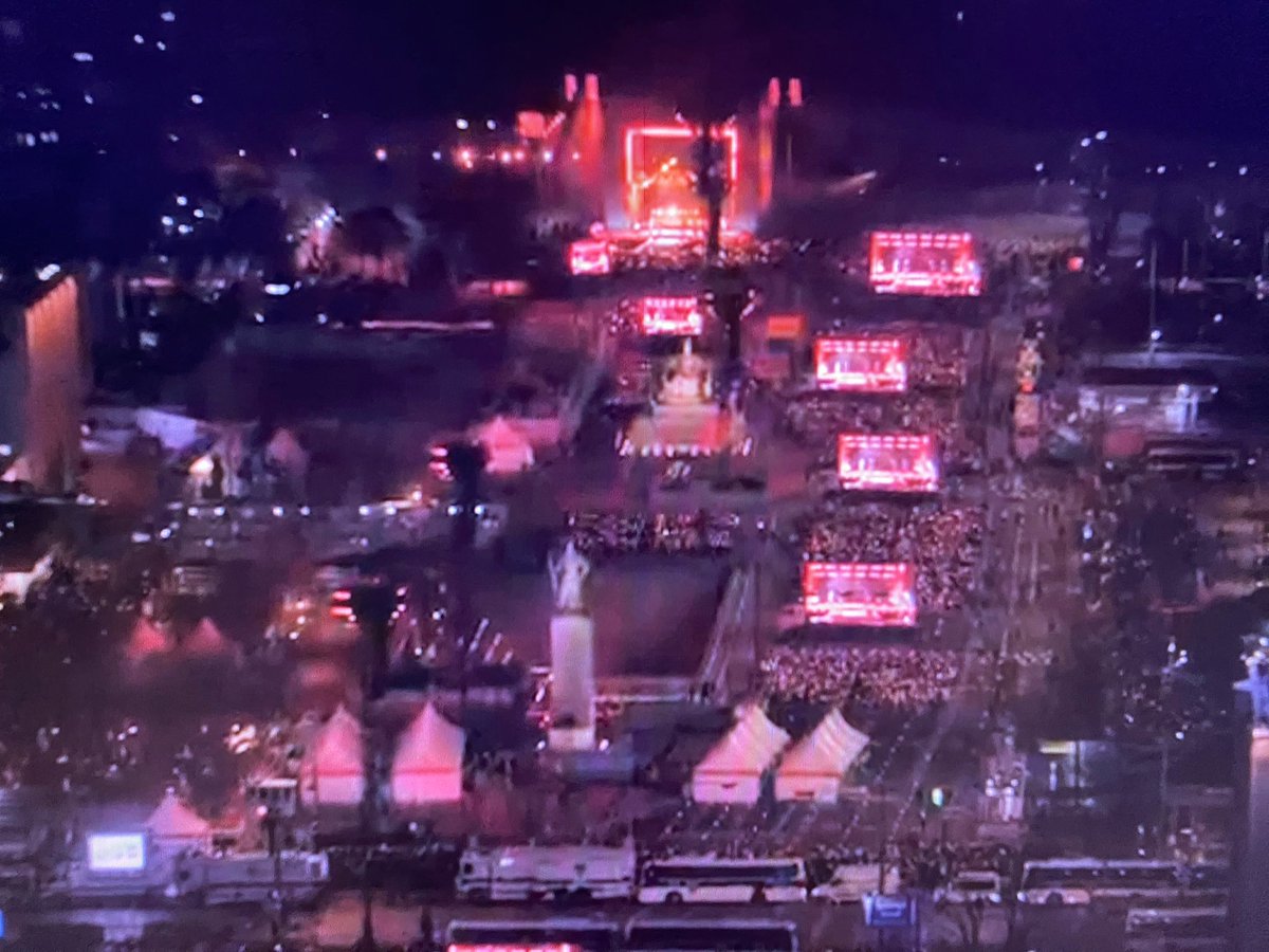 crunch_coco1's tweet photo. more than 260k people attended at today's bts show 🔥 https://t.co/iXOImXu5Hh