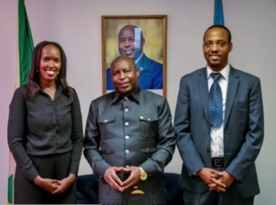 DavyleLion's tweet photo. #JijukeBarundi C'est un détail réfléchi du @CnddFdd de mettre en pratique leur arme politique de #Nyakurisation pour nier, dénier et promouvoir le programme du négationnisme propre FDD-FDRL #Stand4ours Il est Urgent de Sauver définitivement #Minembwe via #Uvira pour la Paix GLacs https://t.co/3Fjae9tD7Q
