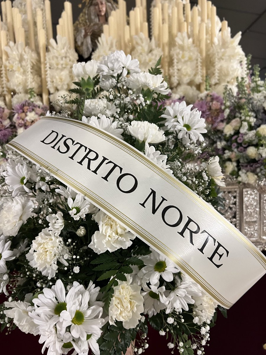 VEREDASdeAMOR's tweet photo. Nuestro agradecimiento a la @AvvDespertar y al @dto_norte por los centros de flores ofrecidos a la Virgen de las Veredas. #Veredas26 #VeredasDeAmor https://t.co/ZmiG4LPfQZ