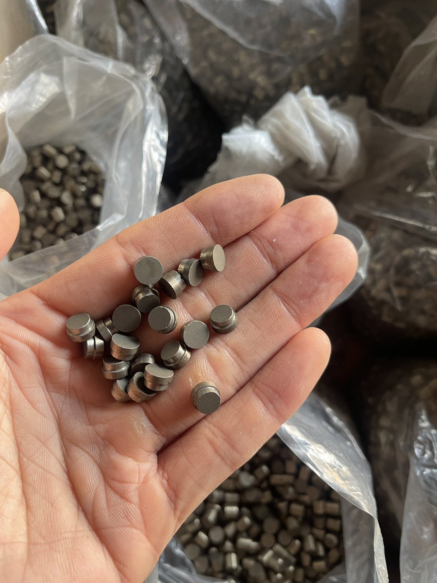 NdFeB_Magnets's tweet photo. Machine tooling is rather hard on Neodymium Magnets. #neodymiummagnet #magnets #machinetooling #rareearthmagnets #exportcontrol #heavyrareearth https://t.co/qGSzsdg3mt