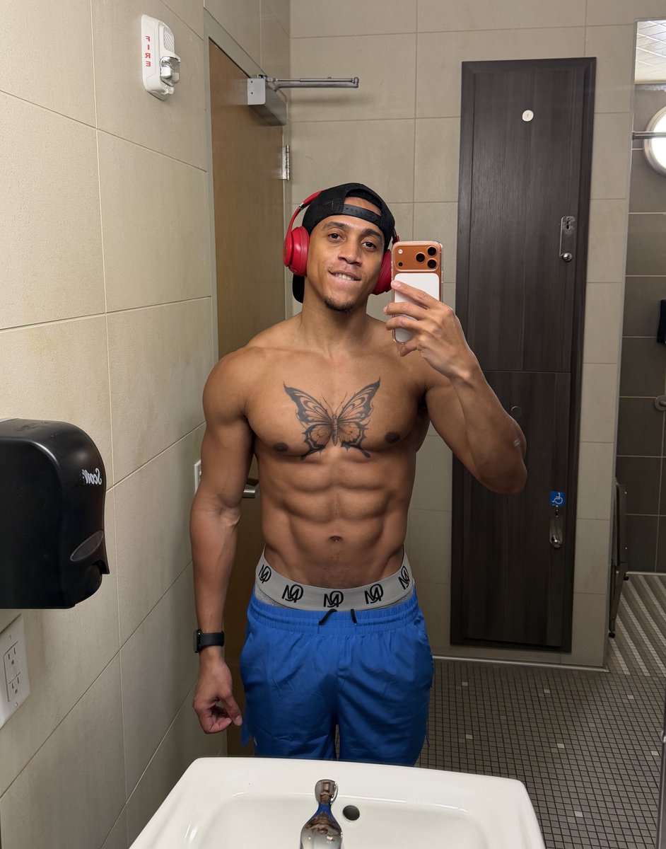 🦦Quennell Mitchell 🦦 tweet media