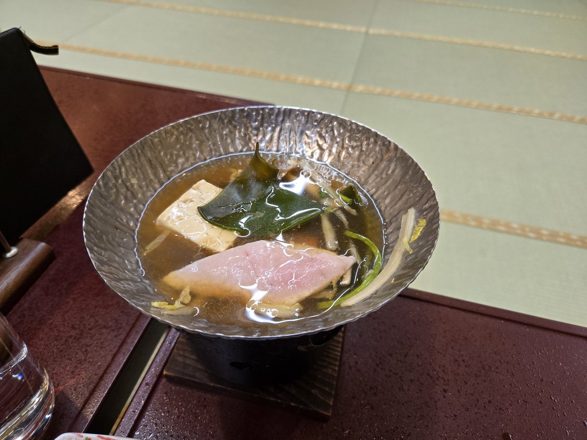 フカヒレステーキとメカしゃぶで気仙沼グルメを堪能
メカジキ本体よりわかめしゃぶがついてきたのが嬉しかったかもしれない 