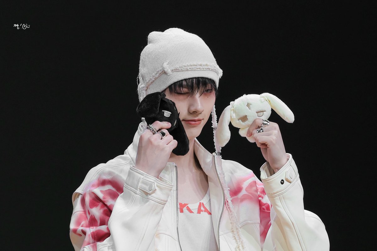 찍. tweet media