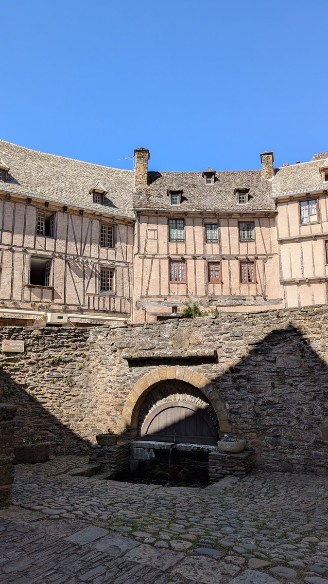 rom_gail's tweet photo. Visite dans l'un des plus beaux villages de France situé dans le département de l'Aveyron. Conques en Rouergue.
#Weekend #Conques #Aveyron #Patrimoine #Histoire  #PlusbeauxvillagesdeFrance https://t.co/VRGg5ydjbQ